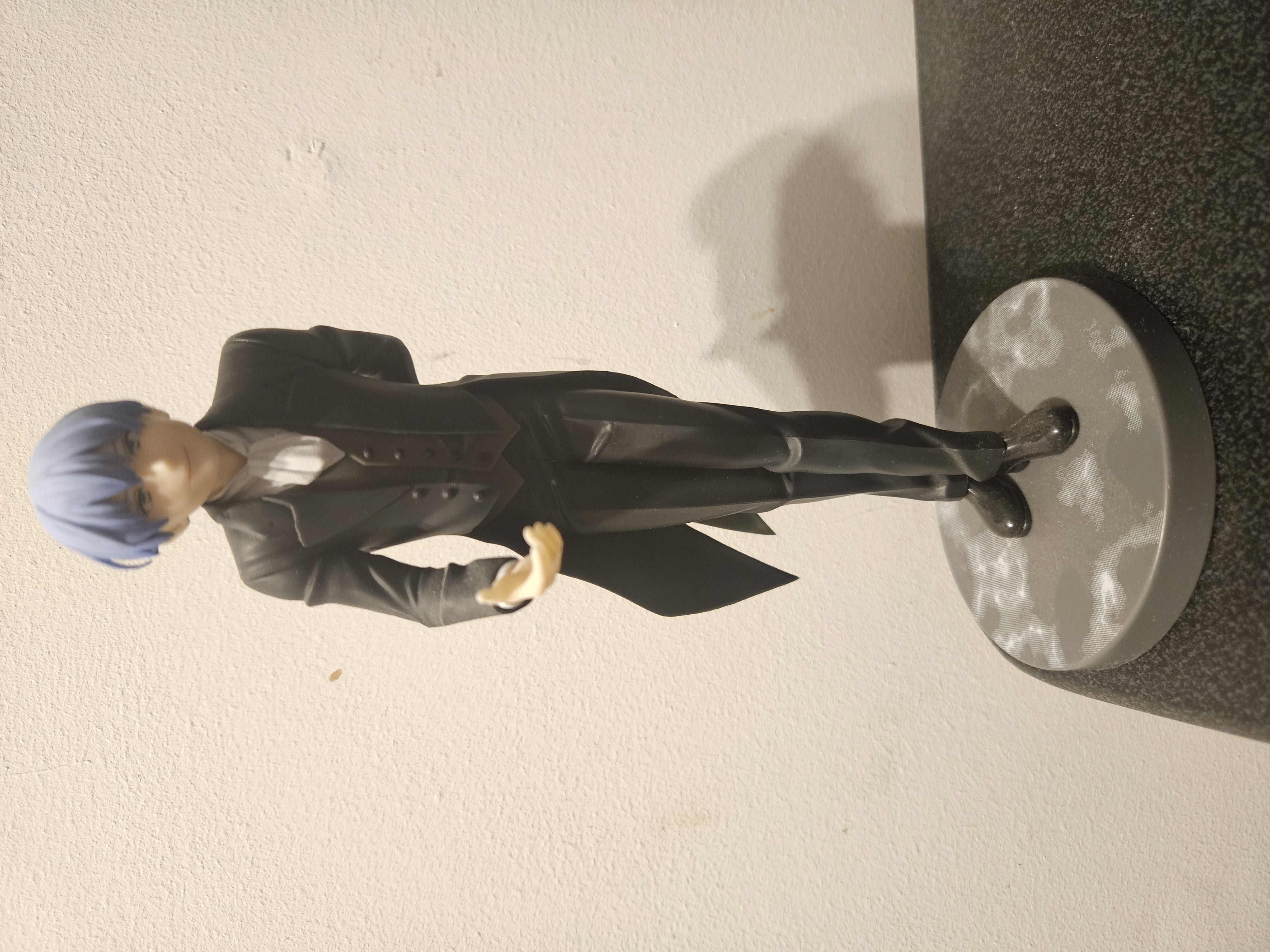 Himmel wedding suit figure